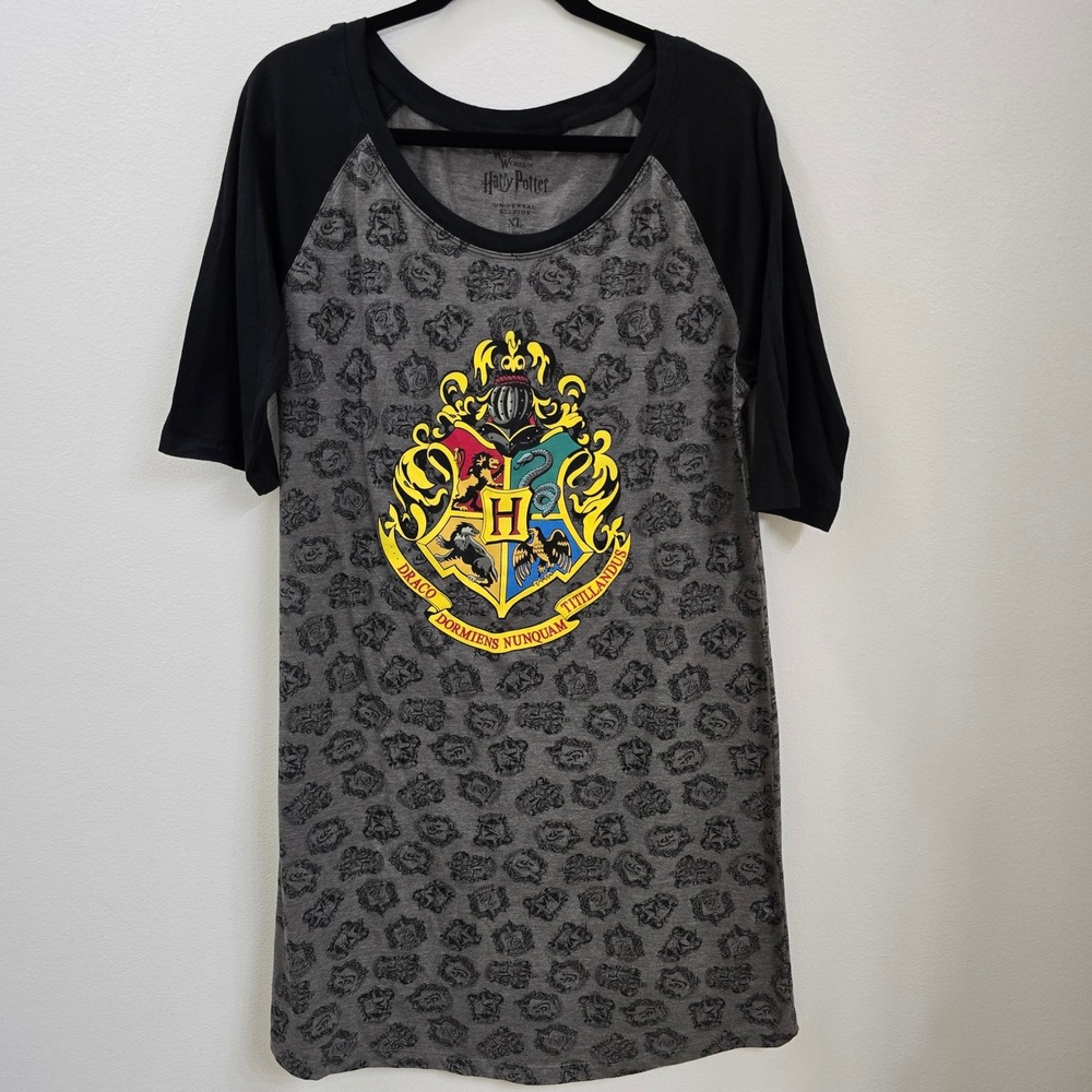 Harry Potter Universal Studios Hogwarts Crest Raglan Sleep Shirt Grey XL Womens